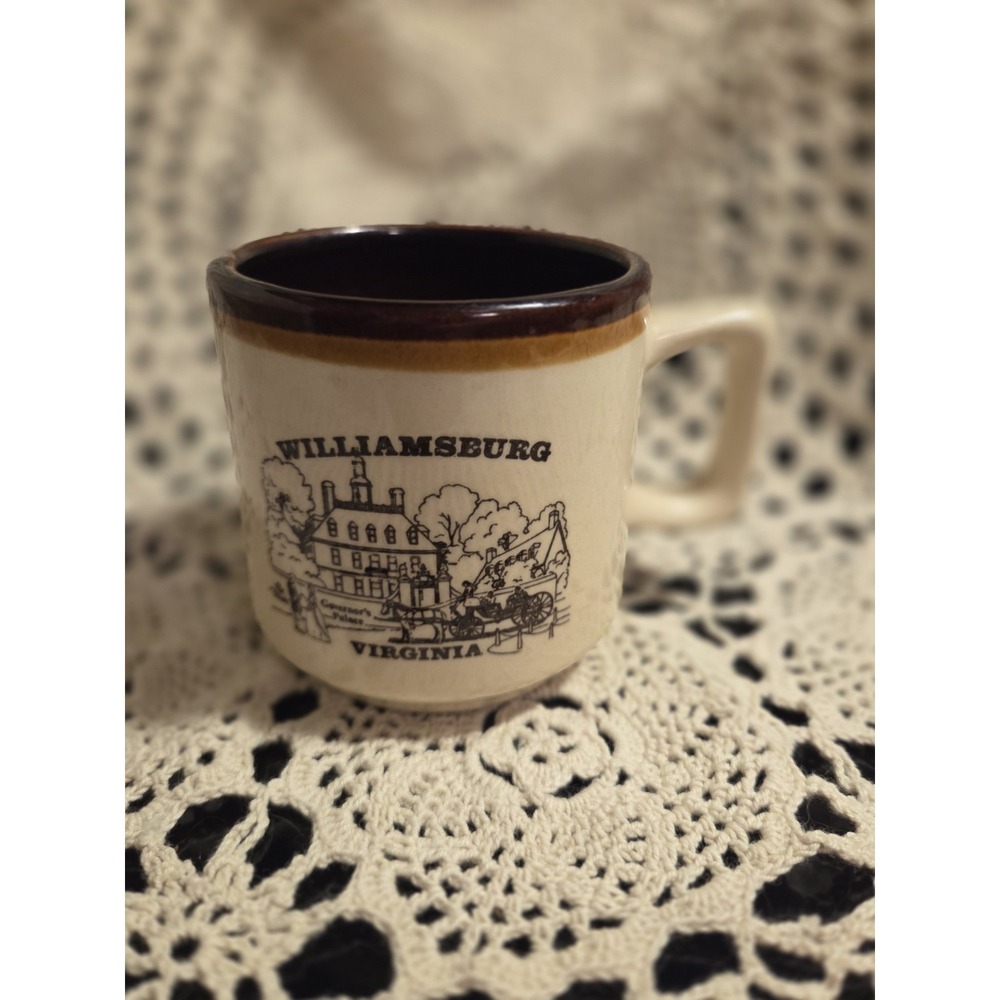 Vintage Williamsburg, VA Stoneware Souvenir Coffee Mug‎ Featuring The Governor's